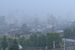 土砂降りの雨で煙る宇都宮市街＝11日午後６時35分、同市昭和１丁目