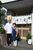 今年創業50年を迎える店主の小井沼光治さん(左)と福枝さん