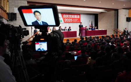　自民党本部で開かれた総裁選の所見発表演説会＝２２日午後２時５分、東京・永田町