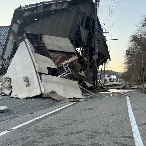 長い横揺れ」「まさか」帰省中に地震見舞われた鹿沼・小村さん 被害