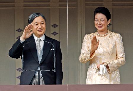 天皇陛下66歳を祝う一般参賀 皇居・宮殿｜全国のニュース｜下野新聞