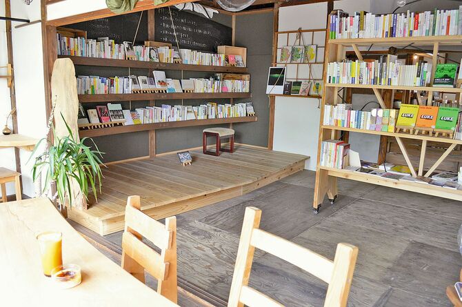 店内には約1300冊の新刊が並びます
