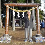 益子の浅間神社に益子焼の鳥居を奉納　陶芸家の佐藤さんが無償で制作
