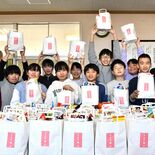 小学校に天神祭の奉納菓子寄贈　大田原の威徳院
