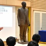 “ビール麦の父”田村律之助の立像完成　顕彰会が再建、母校・大平南小でお披露目