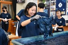 地元伝統の「藍染」を体験