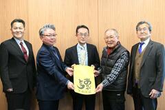 ランドセルカバー450枚を寄贈