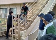 老人ホームと住民が防災訓練