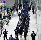 詐欺疑い、拘束韓国人７３人送還