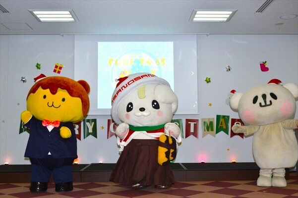 市役所で開かれた「さのまるサポーターズ」クリスマスパーティー