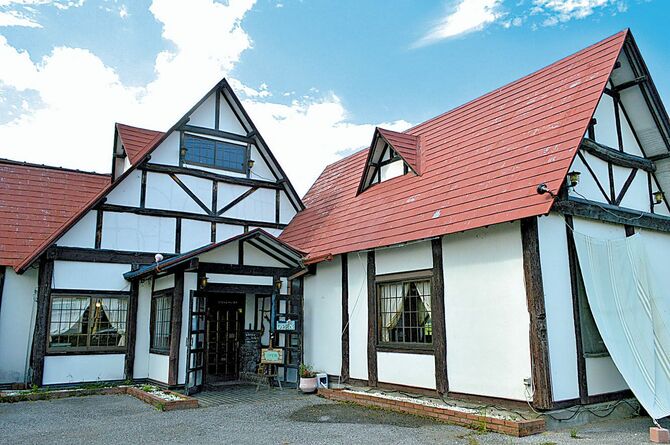 古民家を解体して建てたという山小屋風の店