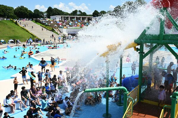 井頭公園一万人プール=2022年