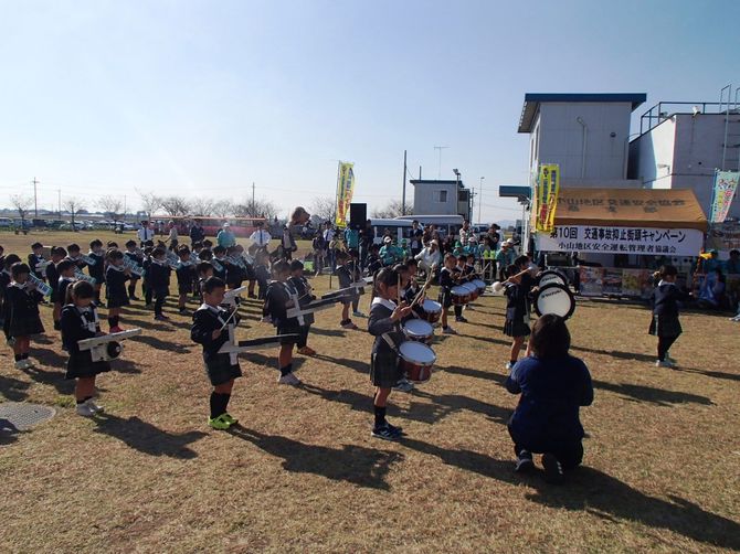 地域のイベントにも積極的に参加しています。

（11月3日 道の駅思川 交通事故防止街頭キャンペーン）