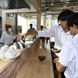 高校生に愛情おにぎり　矢板の支援センターで提供、初回は20分で完売　寄…