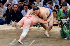 大の里が全勝守る、豊昇龍5勝目