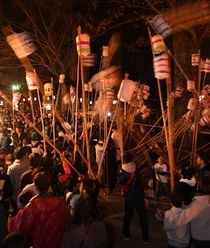 威勢よく「提灯もみ」　野木