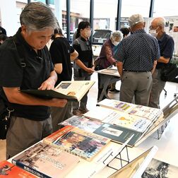 宇都宮空襲の記憶を展示　解散の「ピースうつのみや」から資料を引き継いだ市民有志団体が初企画　戦闘機模型も