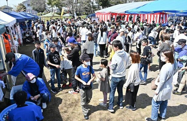 来場者でにぎわう会場