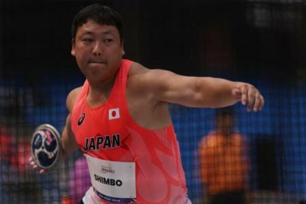 　パラ陸上の世界選手権の男子円盤投げで銀メダルを獲得した新保大和＝２日（ゲッティ＝共同）