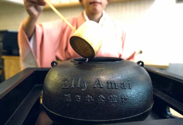 現地で使われる若林さん親子が制作した「天命釜」（ＥＬＬＹ　ＡＭＡＩ　ＫＹＯＴＯ提供）
