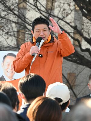 応援演説をする参政党神谷代表＝３日午後、宇都宮市