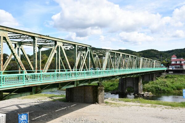 架設から９０年以上が経過している那珂川の那珂橋