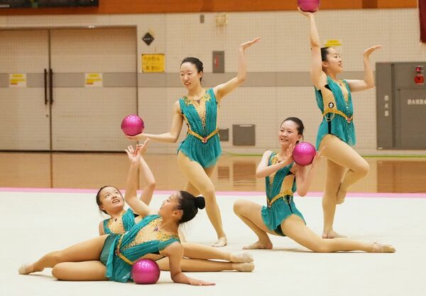 新体操女子団体で優勝した宇女の演技