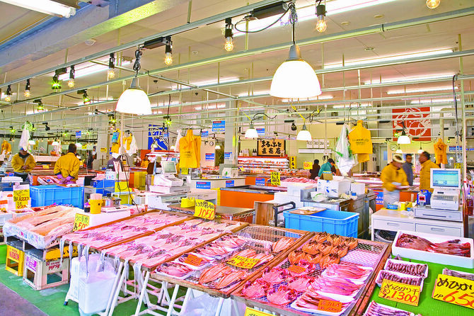  海鮮市場通り内のまるふと直売店