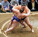 秋場所初日、両横綱が白星発進