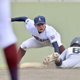 異色の左投げ捕手が「ゾーンに入った」 足利の背番号2、3捕殺などで勝利に貢献《高校野球栃木大会》