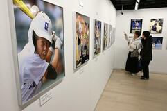 関西スポーツ紙写真展開幕