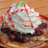 【ミヤコレ】重すぎず、甘すぎず　ベリーベリーホイップタワー（ＰＡＮＣＡＫＥ　ＦＡＣＴＯＲＹ）