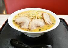 【食べた？】刺激とボリューム、好みで　辛とんこつ野菜ラーメン　麺 布亭（那須）