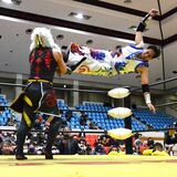 高レベル空中技で2500人魅了　小山「イーグルプロレス」30周年で記念大会
