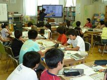 見出し付け作業を体験　壬生町藤井小
