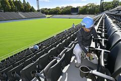 応援席 黒一色に