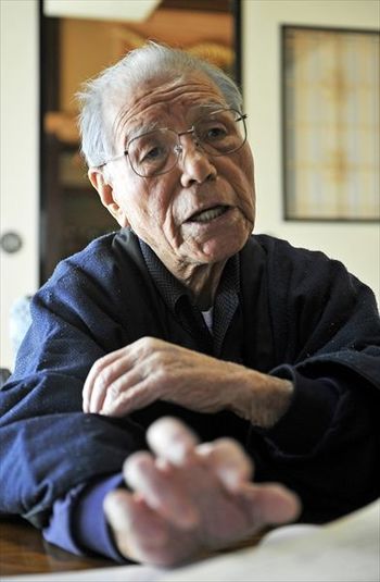 「若い人に戦争の苦しみを知ってもらい、将来を考えてほしい」。自身の体験を踏まえ語る大橋晧佑さん＝１９日、栃木市川原田町