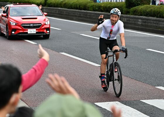 引退セレモニーを行った別府史之氏