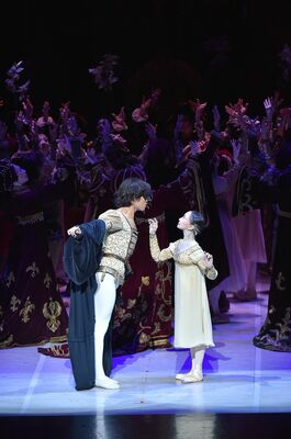 森下洋子さん（右）が出演する「ロミオとジュリエット」＝田中聡（テス大阪）撮影