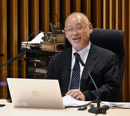 第18回現代龍馬学会で講演する知野文哉さん=20日午後、高知市