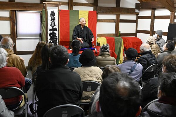 観光まちづくりセンターで開かれた秋山さんを追悼する落語会