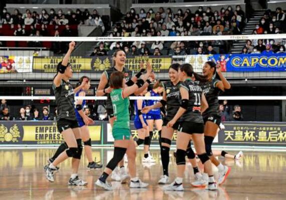 　刈谷に勝利し、喜ぶ大阪Ｍの選手たち＝東京体育館