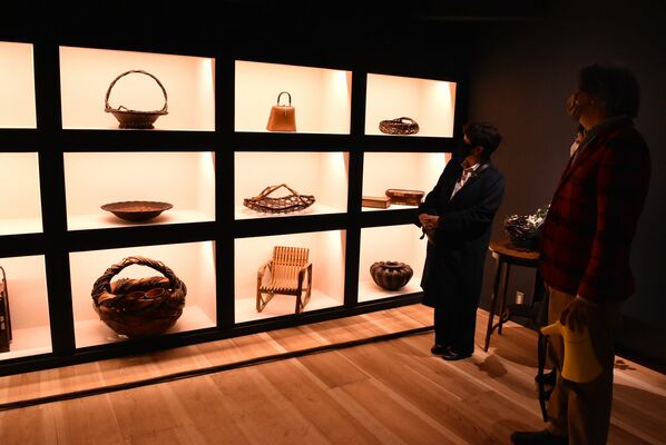 石蔵を改装したギャラリー。貴重な竹工芸が展示されている