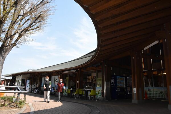 木のぬくもりを感じる道の駅みかも