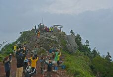 男体山で「登拝祭」　夜間登山は４年ぶり解禁
