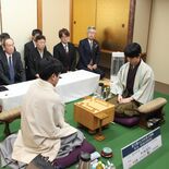 大田原で王将戦始まる　藤井王将は後手