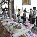 新米求め行列　小山の道の駅思川　ブランド米「生井っ子」８日も販売