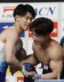 橋本首位、Ｖ３狙う岡２位