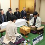 大田原で王将戦始まる　藤井王将は後手