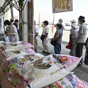 新米求め行列　小山の道の駅思川　ブランド米「生井っ子」８日も販売
